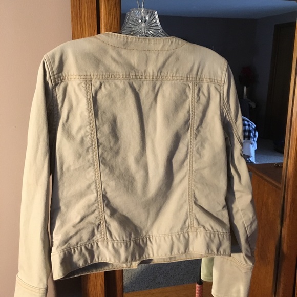Gap khaki waist length jean jacket - Picture 2 of 4